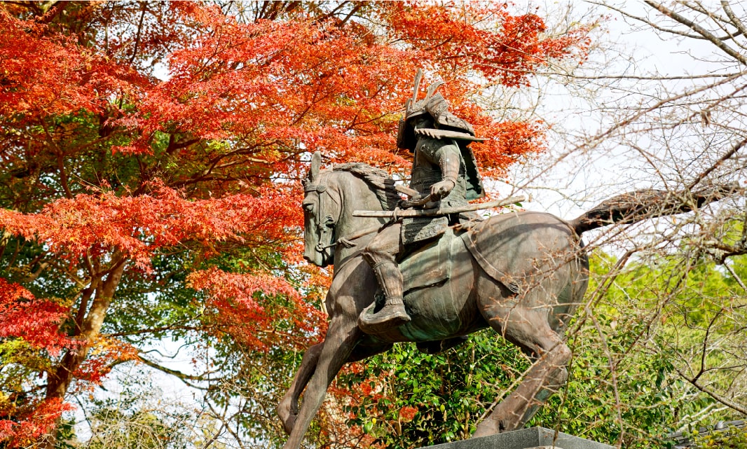 観心寺にゆかりのある楠木正成（まさしげ）の像