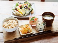 自家焙煎工房カフェ little island 三原台公園前店