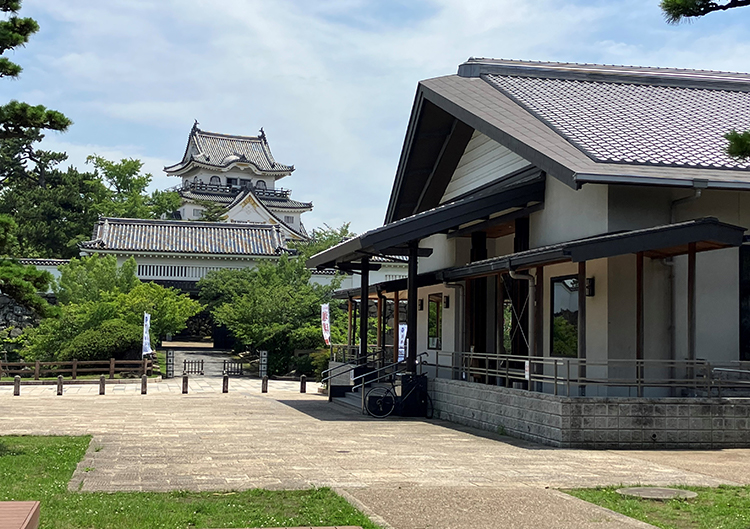 岸和田城・岸和田市立二の丸広場観光交流センター