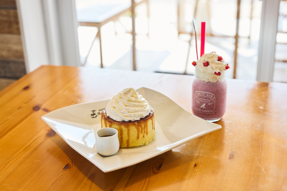 「魔法のパンケーキ」と「ベリーベリーヨーグルトスムージー」