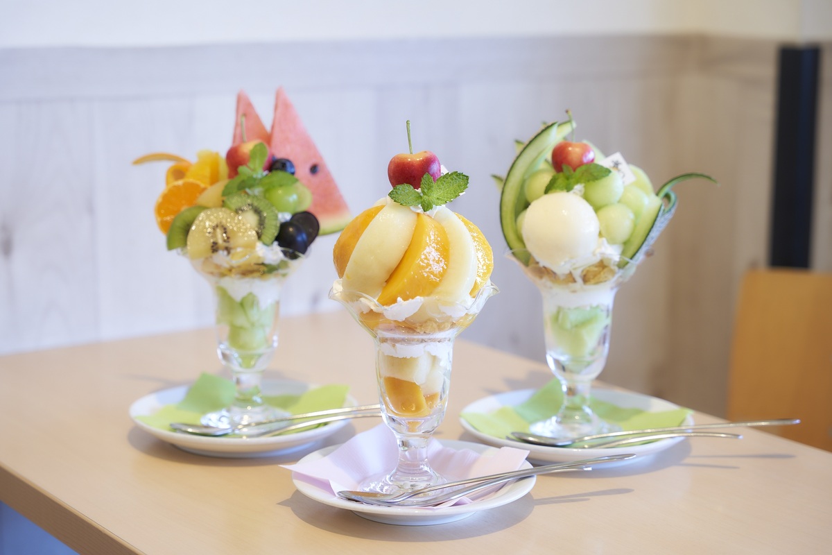 「アオイ農園 ぶどうの木」のフルーツパフェ