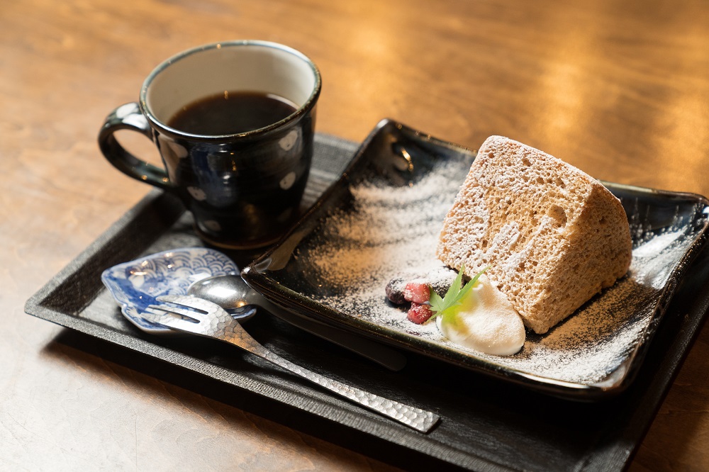 特製シフォンケーキとくりやブレンドコーヒー
