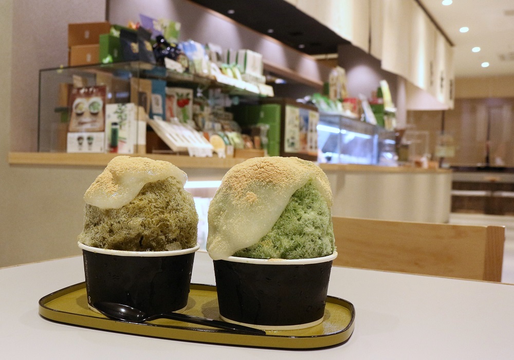 「かき氷 もち抹茶」と「かき氷 もちほうじ茶」