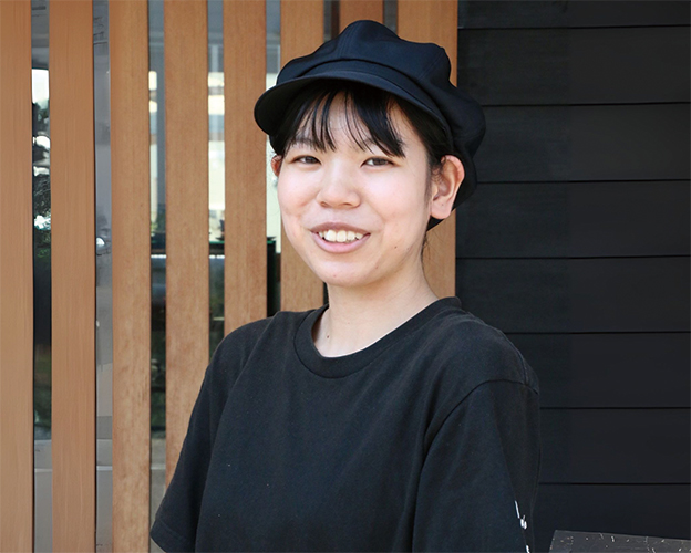 自らもフルーツサンドが大好きなスタッフの辻元さん