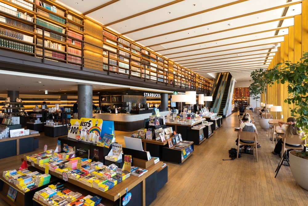 和歌山市民図書館 1階