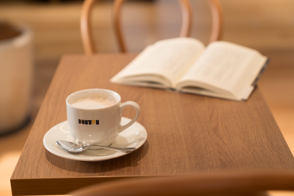 ドトールコーヒーショップTSUTAYAアプラたかいし店 店内