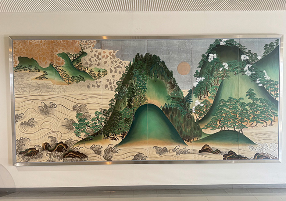 河内長野市役所の『日月四季山水図屛風』の陶板画