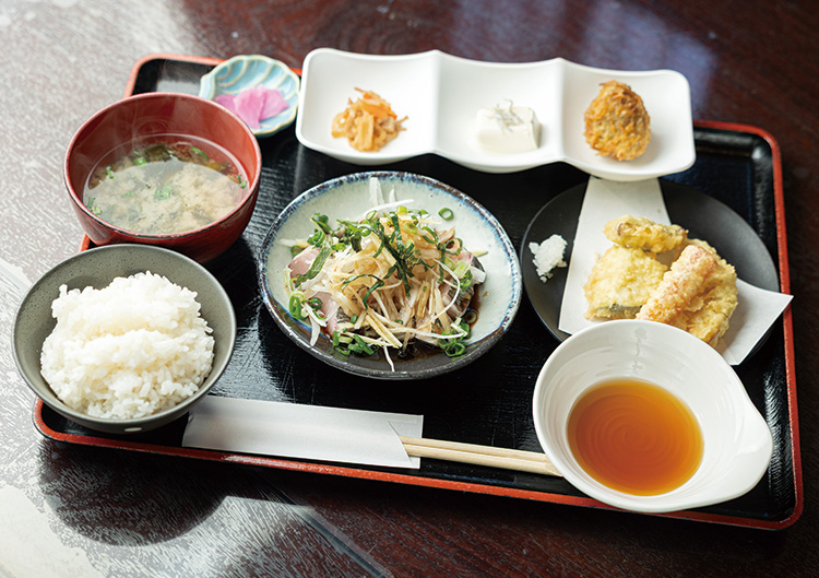 日替わりの「季節の魚料理」